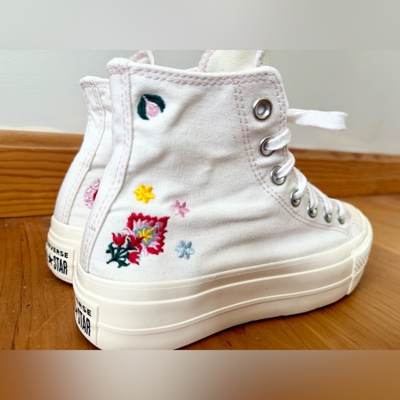 Converse Women's Platform Floral Embroidery High Top Sneakers | Size 5.5 - Picture 3 of 12